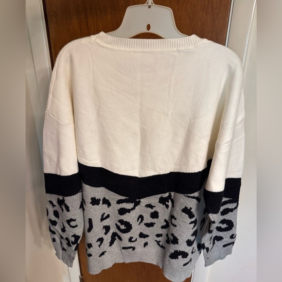 New with tags, ladies crewneck colorblock sweater size XL by prettygarden - Picture 10 of 10